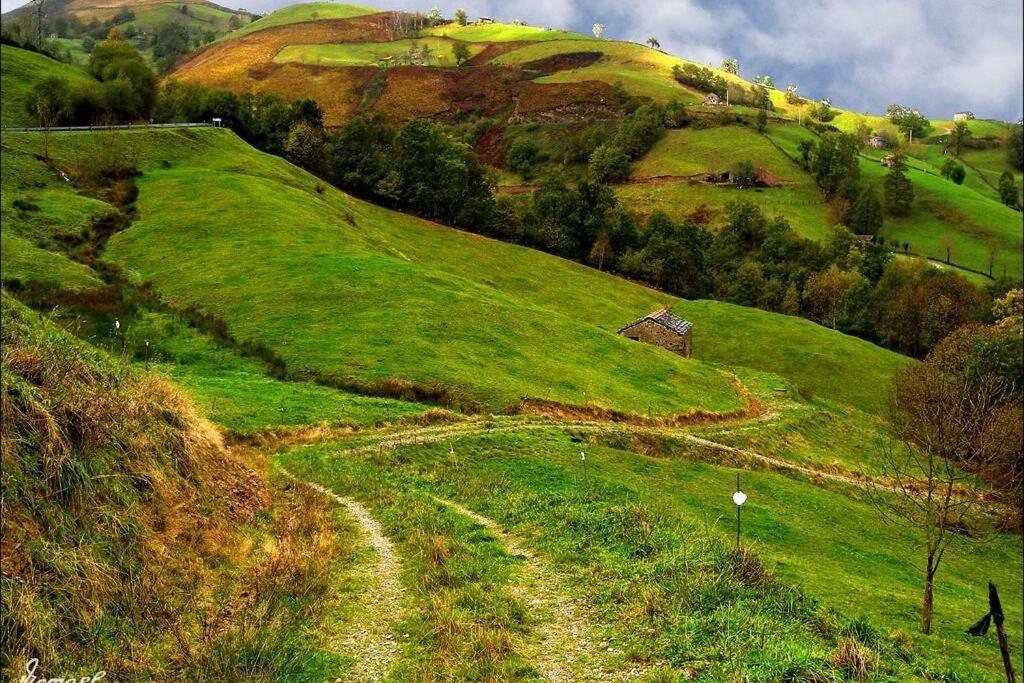 Los Pradones San Roque de Ríomiera 外观 照片