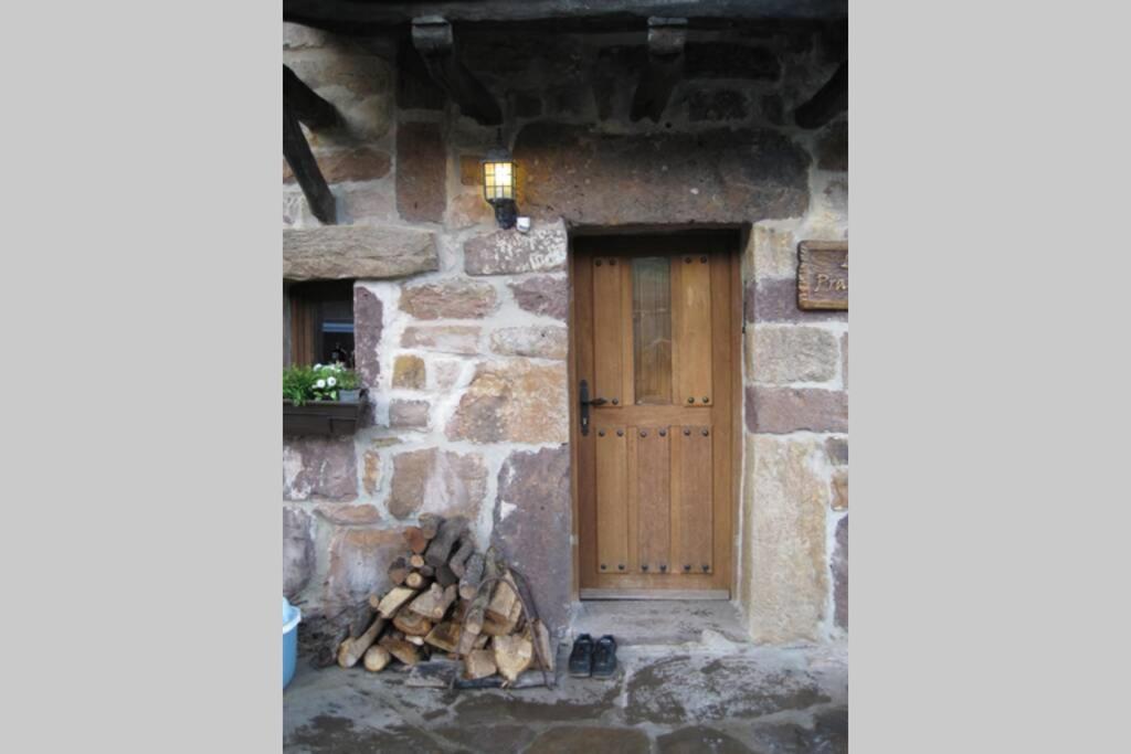 Los Pradones San Roque de Ríomiera 外观 照片